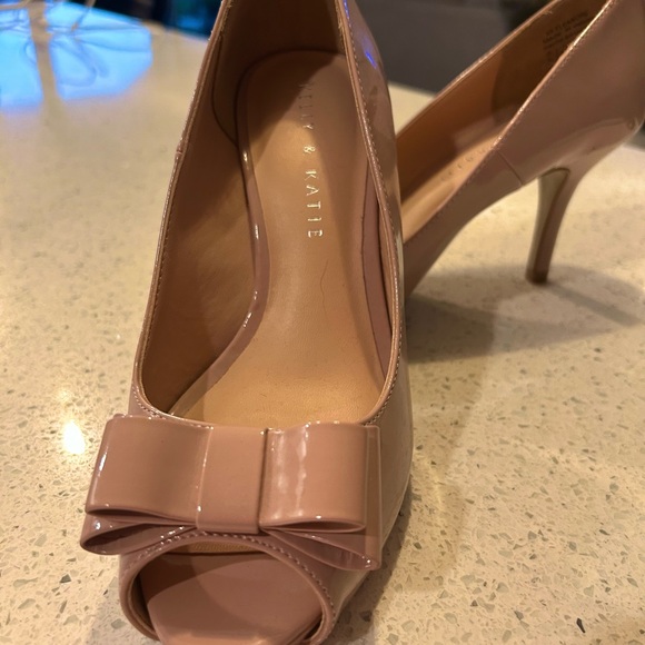 Gorgeous Pink Bow heels - Picture 2 of 2